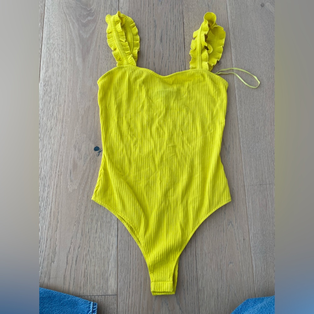 NWOT Honey Punch NEON Yellow ruffle bodysuit